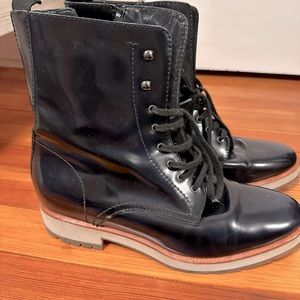 Women’s Dark blue patent leather Aquatalia boots
